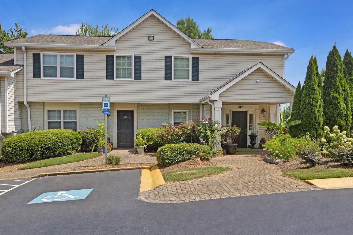 Dunwoody Glen  Apartment Homes